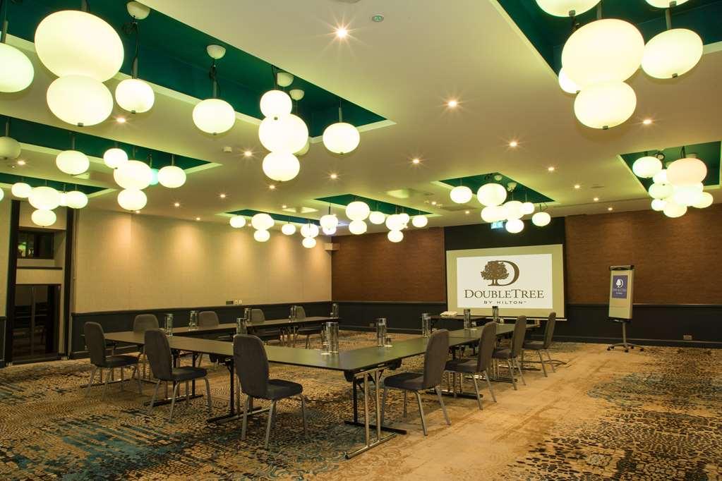 Отель Doubletree By Hilton Reading M4 J10 Уиннерш Удобства фото