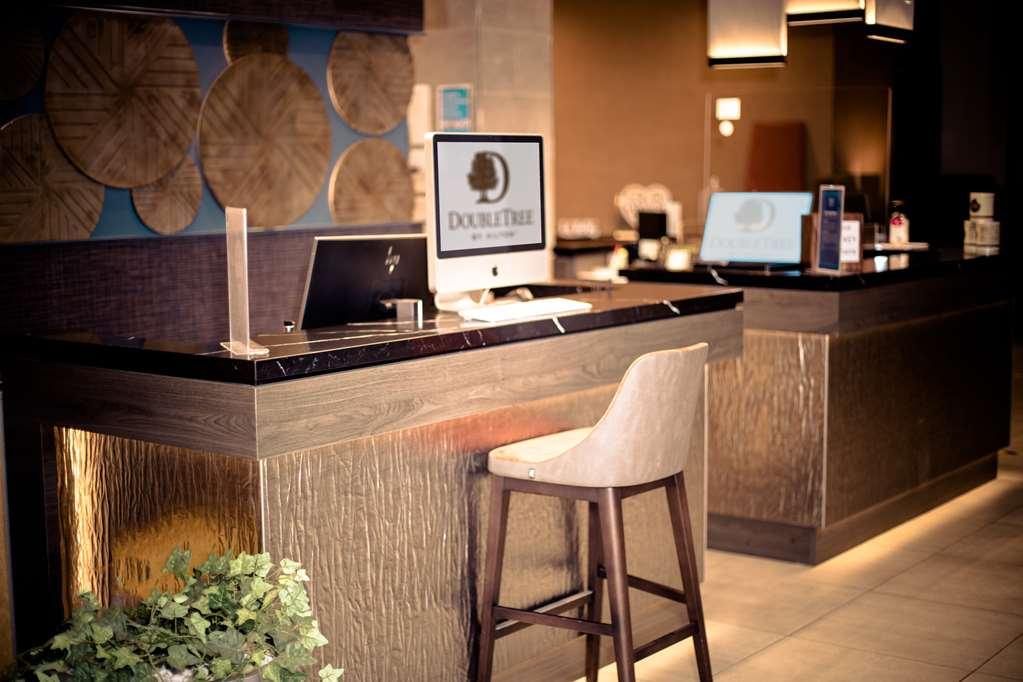 Отель Doubletree By Hilton Reading M4 J10 Уиннерш Интерьер фото